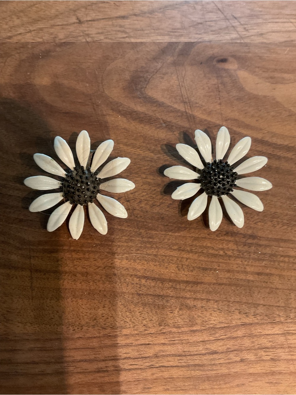 Vintage enamel Daisy clip on earrings